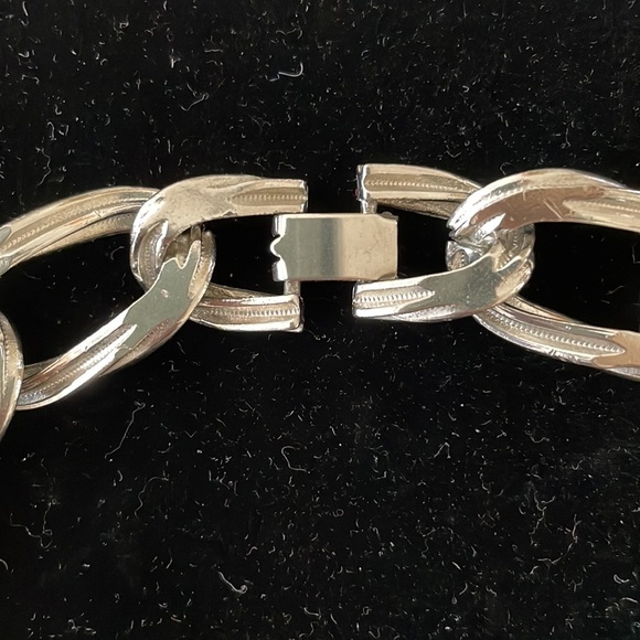 Silver Tone Chunky Rolo Link Like Necklace - Picture 3 of 5